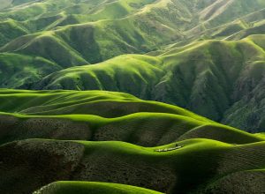 Dramatic USA national park landscape with mountains and clear blue sky