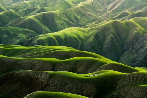 Dramatic USA national park landscape with mountains and clear blue sky